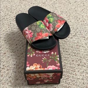 AUTHENTIC women’s floral Gucci slides size (8)